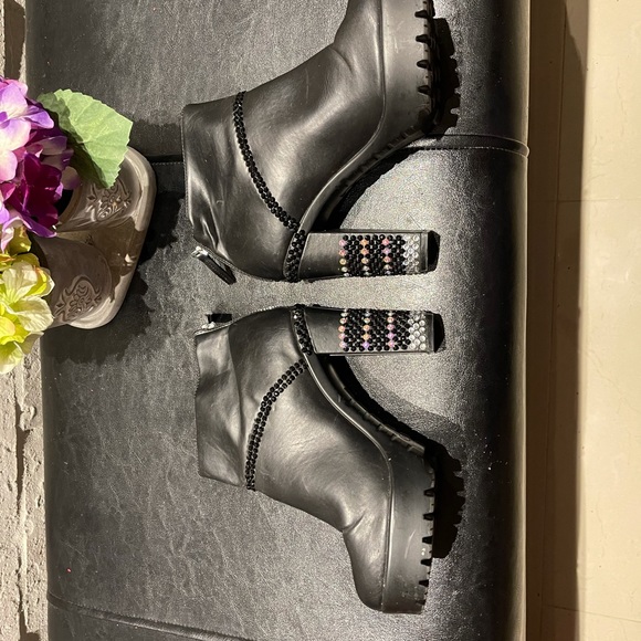 Custom Decorated Black Platform Boots 9 - Picture 6 of 13